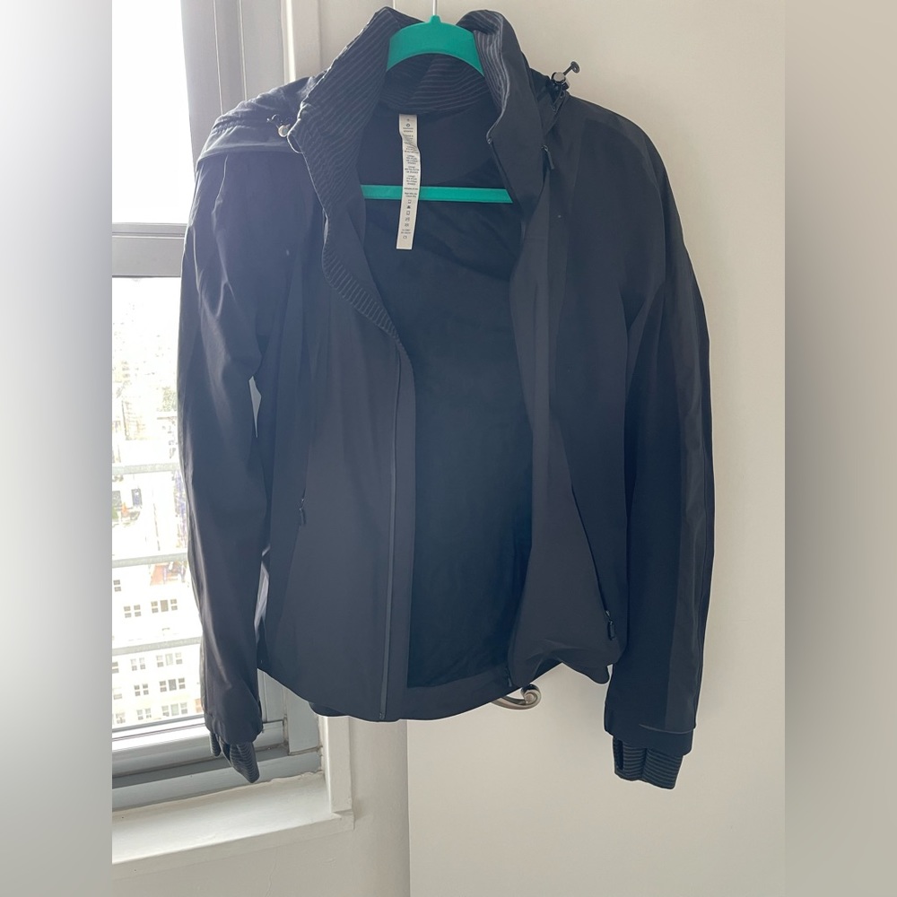 Lululemon light weight raincoat - size 6